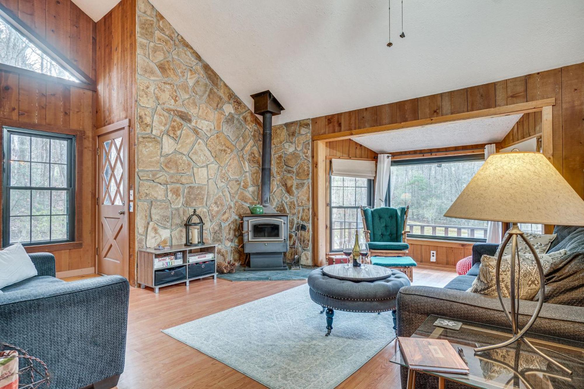 Charming Cabin With Fire Pit And Decks About 7 Mi To Helen Sautee Nacoochee Esterno foto