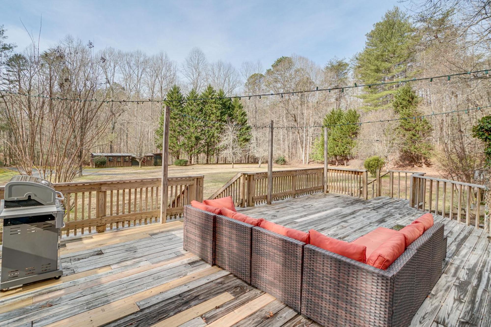 Charming Cabin With Fire Pit And Decks About 7 Mi To Helen Sautee Nacoochee Esterno foto